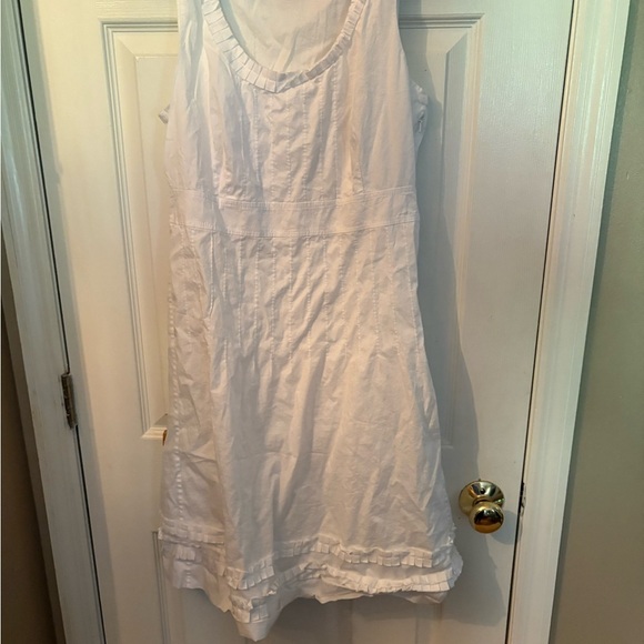 White Sleeveless Dress‎ - Picture 1 of 2